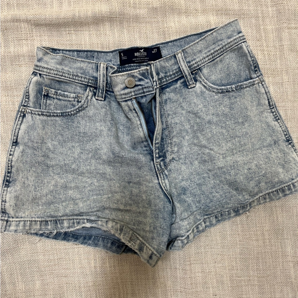 Hollister Light Wash Size 5 27W Jean Shorts